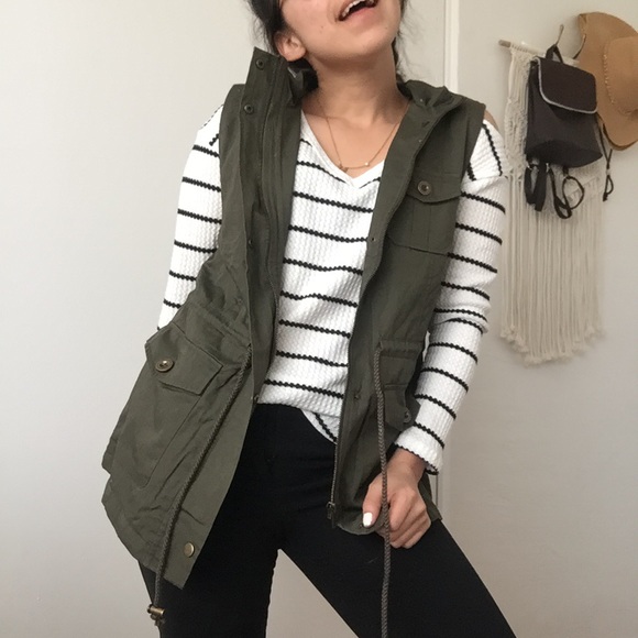 ❗️One left large ❗️NWT Olive green Vest - Picture 5 of 6